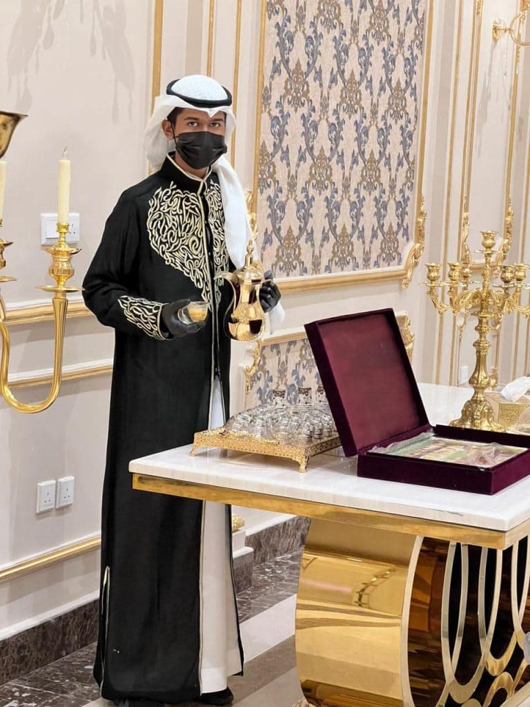 خدمة القهوة العربية الأصيلة والضيافة الفاخرة